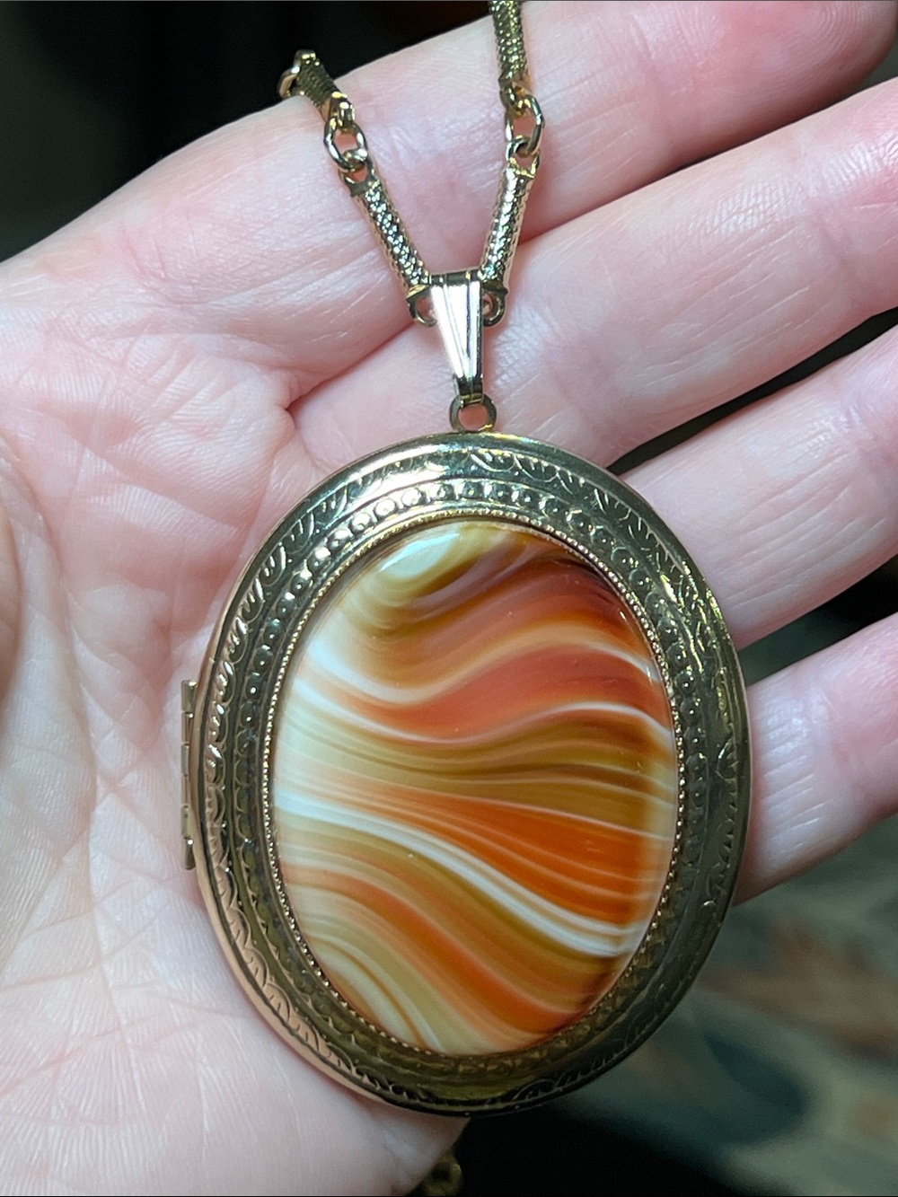 VTG Sarah Coventry Desert Sands Gold Agate  Art Glass Locket Pendant Necklace